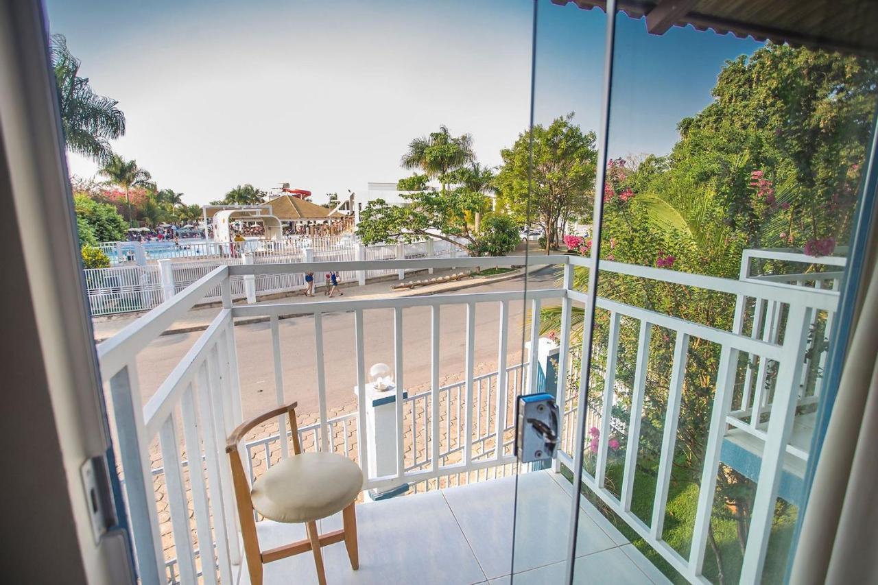 Apto 166 Lacqua diRoma V - Sacada com vista para Piscina de Ondas, roupa de Cama, camareira e garagem Caldas Novas Exterior foto