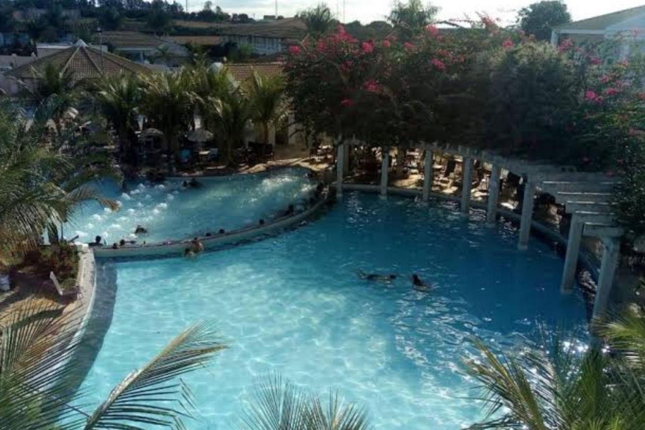 Apto 166 Lacqua diRoma V - Sacada com vista para Piscina de Ondas, roupa de Cama, camareira e garagem Caldas Novas Exterior foto