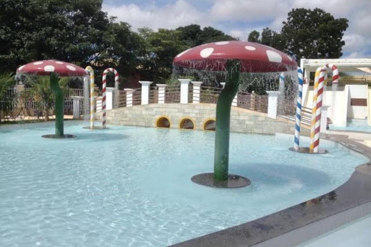 Apto 166 Lacqua diRoma V - Sacada com vista para Piscina de Ondas, roupa de Cama, camareira e garagem Caldas Novas Exterior foto
